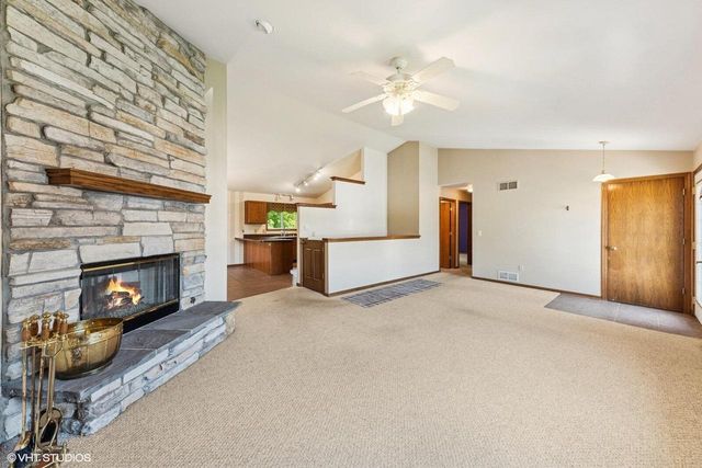911 Park CIRCLE, Union Grove, WI 53182