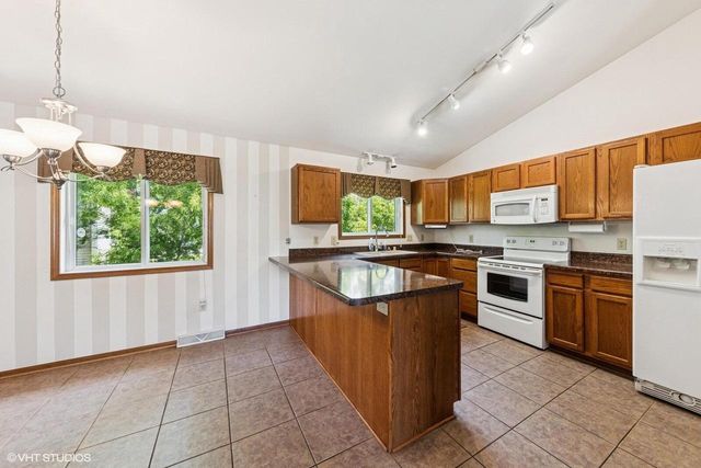 911 Park CIRCLE, Union Grove, WI 53182