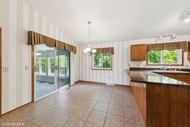 911 Park CIRCLE, Union Grove, WI 53182