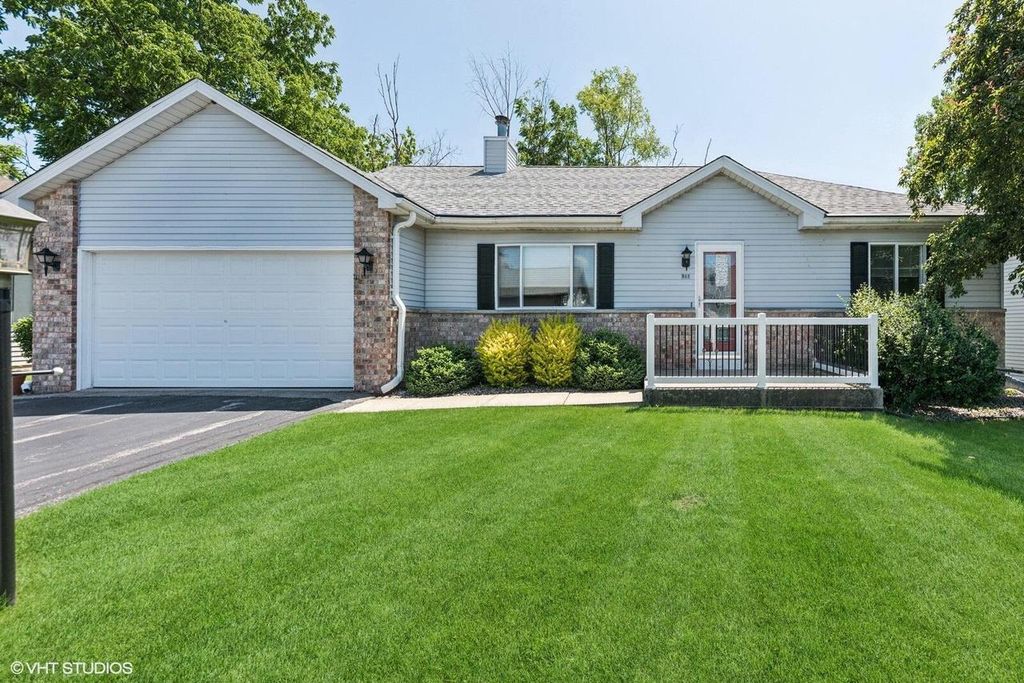 911 Park CIRCLE, Union Grove, WI 53182