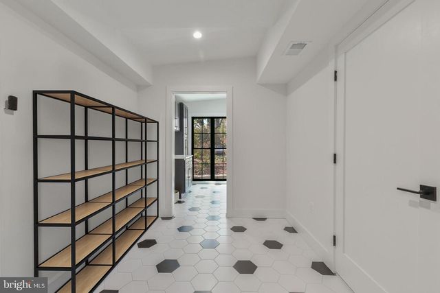 1204 POTOMAC SCHOOL RD, Mclean, VA 22101