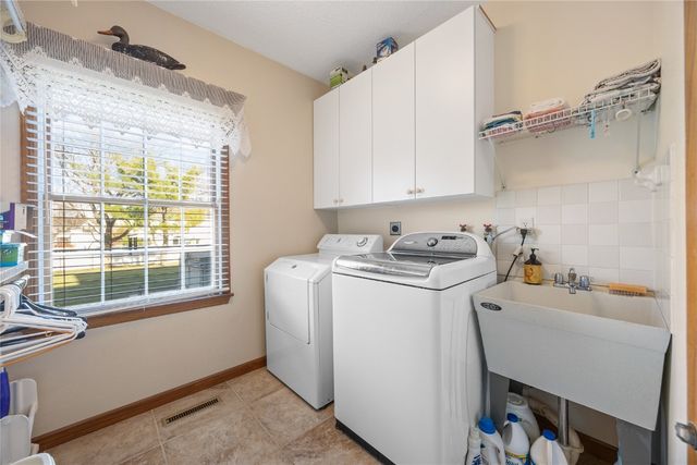 6726 Bowman Lane NE, Cedar Rapids, IA 52402