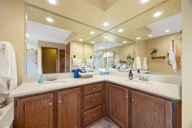 6726 Bowman Lane NE, Cedar Rapids, IA 52402