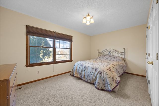 6726 Bowman Lane NE, Cedar Rapids, IA 52402