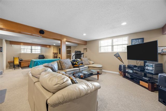 6726 Bowman Lane NE, Cedar Rapids, IA 52402