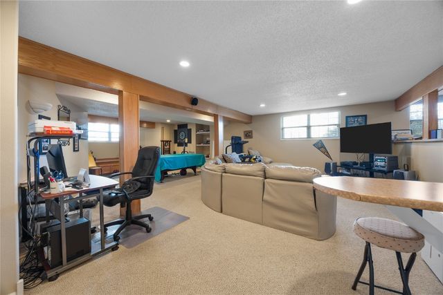 6726 Bowman Lane NE, Cedar Rapids, IA 52402