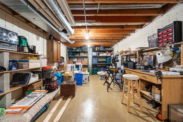 6726 Bowman Lane NE, Cedar Rapids, IA 52402