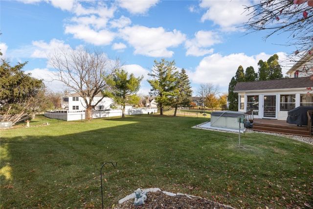 6726 Bowman Lane NE, Cedar Rapids, IA 52402