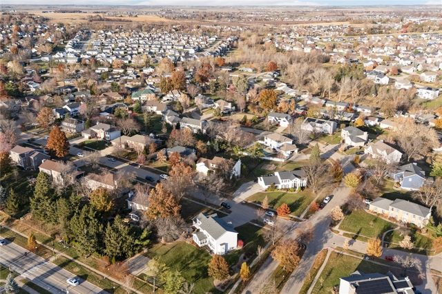 6726 Bowman Lane NE, Cedar Rapids, IA 52402