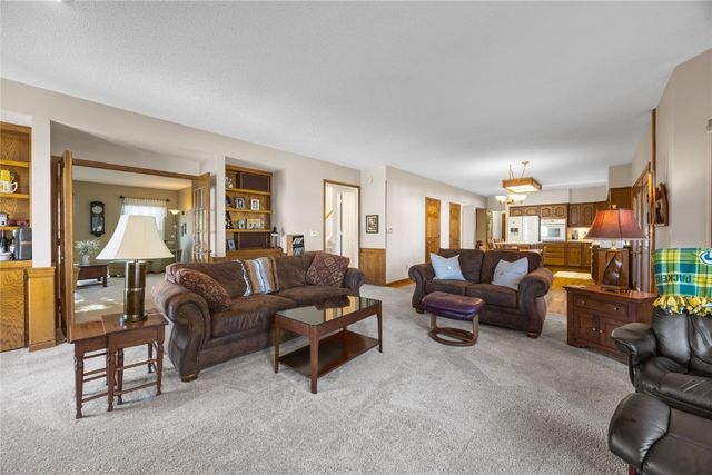 6726 Bowman Lane NE, Cedar Rapids, IA 52402