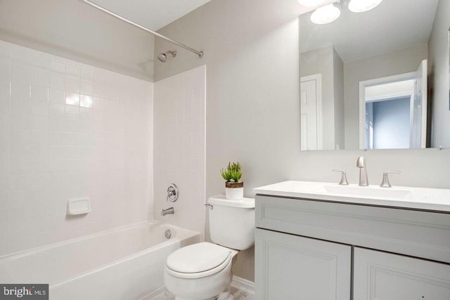 12476 CASBEER DR, Fairfax, VA 22033