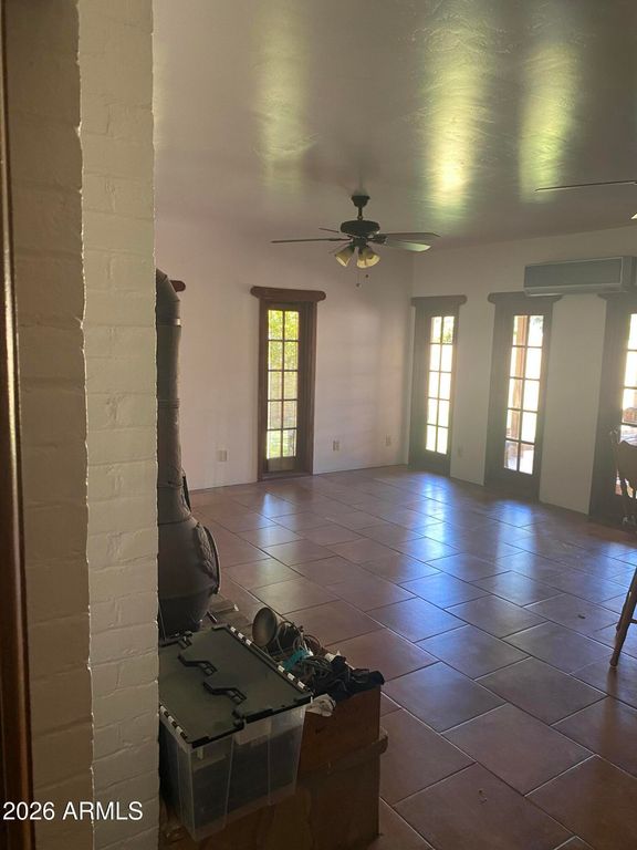 Image 13 of property listing at 520 E ORANGE Drive, Phoenix, AZ 85012