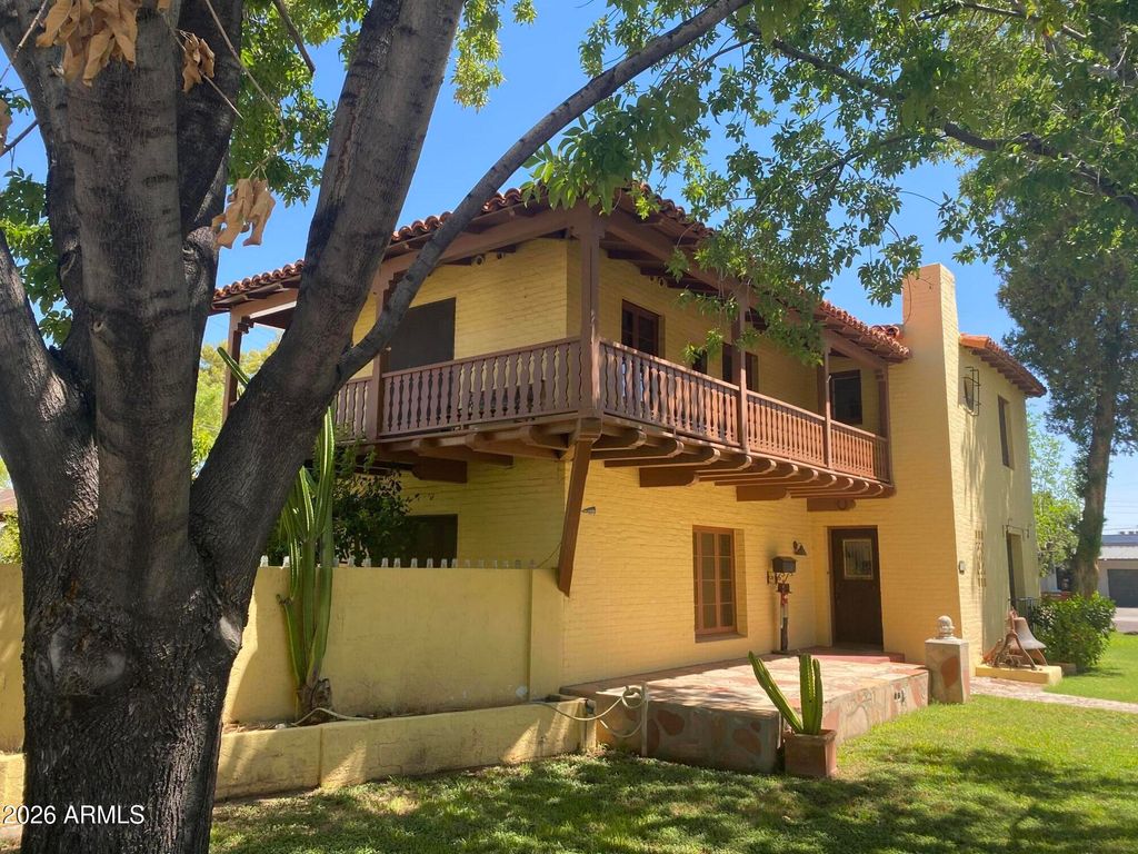 Image 2 of property listing at 520 E ORANGE Drive, Phoenix, AZ 85012