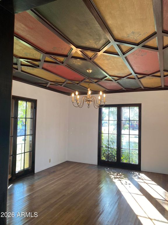 Image 21 of property listing at 520 E ORANGE Drive, Phoenix, AZ 85012