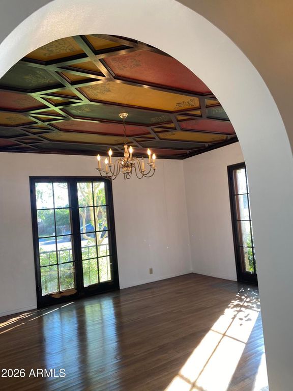 Image 22 of property listing at 520 E ORANGE Drive, Phoenix, AZ 85012