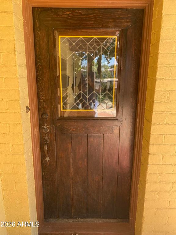 Image 5 of property listing at 520 E ORANGE Drive, Phoenix, AZ 85012