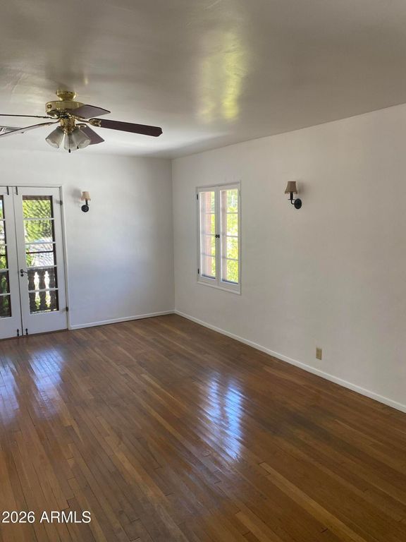 Image 6 of property listing at 520 E ORANGE Drive, Phoenix, AZ 85012