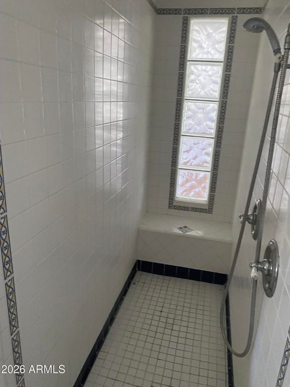 Image 8 of property listing at 520 E ORANGE Drive, Phoenix, AZ 85012