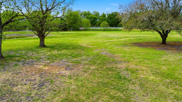 2498 Fm 904 N, Pecan Gap, TX 75469