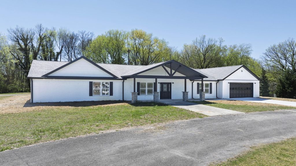 388 Edgewater Street, Dayton, TN 37321