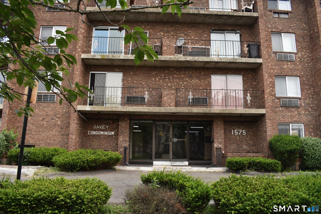 1575 Boston Avenue D14, Bridgeport, CT 06610