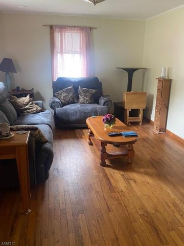 54 Heather Ln, Roselle Boro, NJ 07203
