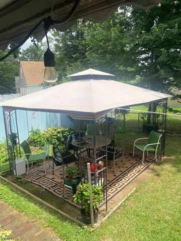 54 Heather Ln, Roselle Boro, NJ 07203