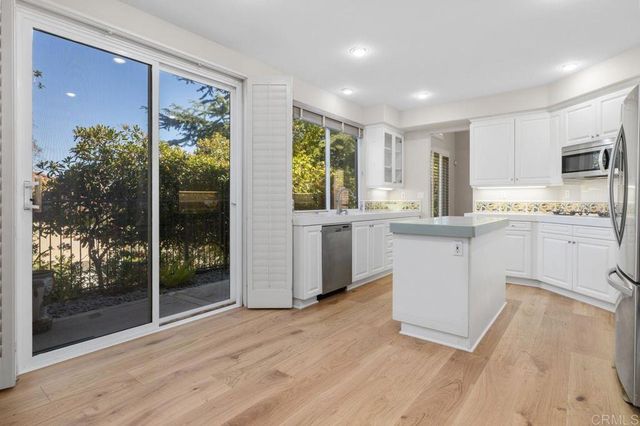 6085 Hillpointe Row, La Jolla, CA 92037