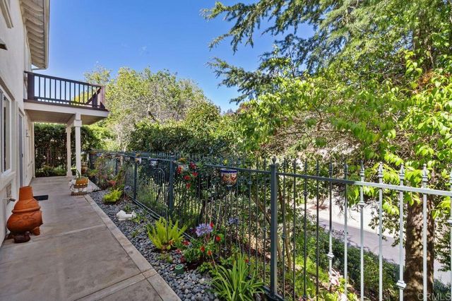 6085 Hillpointe Row, La Jolla, CA 92037