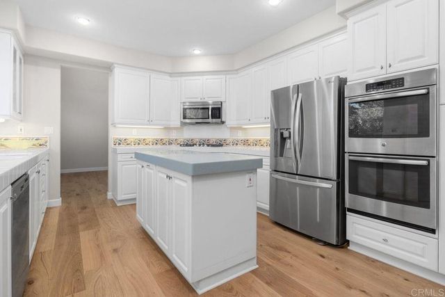 6085 Hillpointe Row, La Jolla, CA 92037
