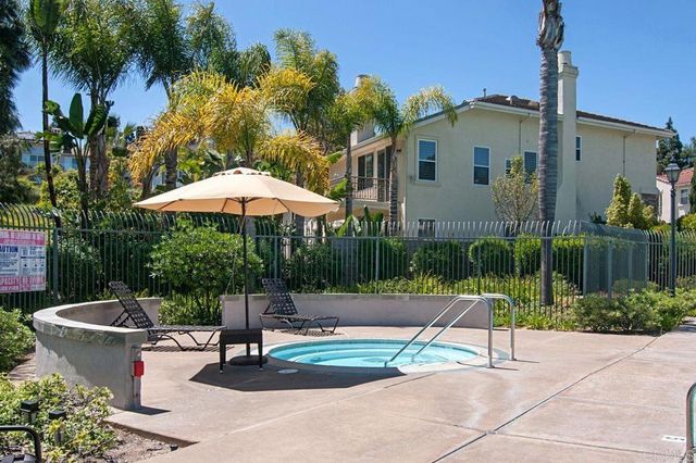 6085 Hillpointe Row, La Jolla, CA 92037
