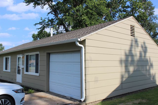 1443 Arapahoe Ave, Salina, KS 67401