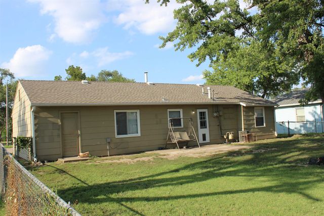 1443 Arapahoe Ave, Salina, KS 67401