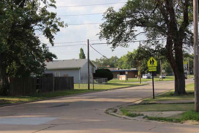 1443 Arapahoe Ave, Salina, KS 67401