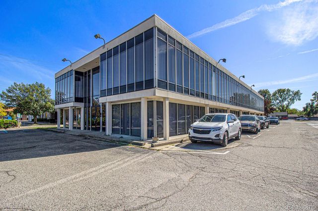 17220 W 12 Mile Road 220, Southfield, MI 48076