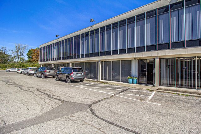 17220 W 12 Mile Road 220, Southfield, MI 48076