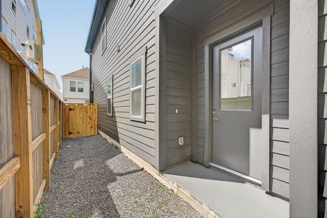 305 Marcella Street C, Houston, TX 77091