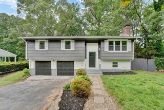 9 Parkwood Drive, Ledyard, CT 06335
