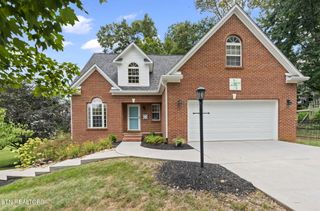 2505 Cedar Hurst Lane, Knoxville, TN 37932