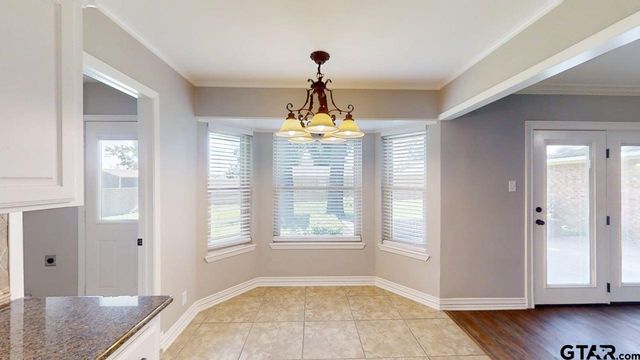 518 Meadow Creek Dr, Tyler, TX 75703