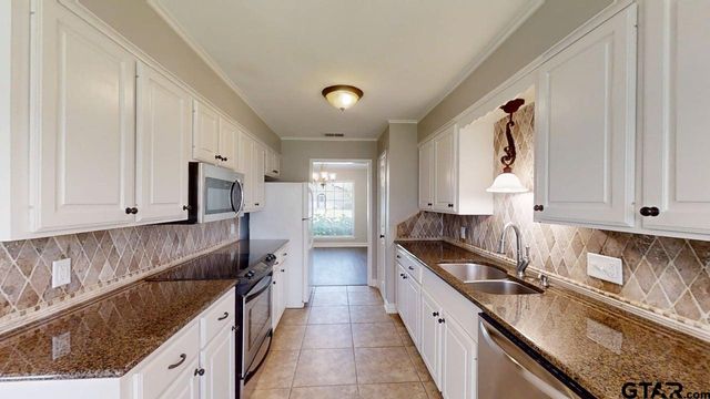 518 Meadow Creek Dr, Tyler, TX 75703