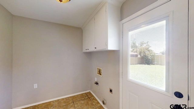 518 Meadow Creek Dr, Tyler, TX 75703