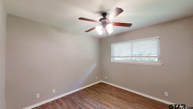 518 Meadow Creek Dr, Tyler, TX 75703