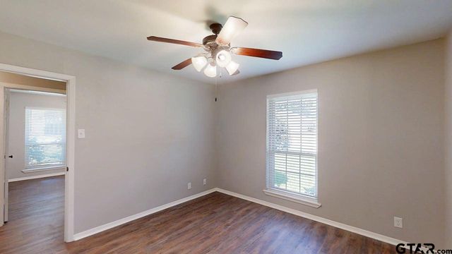 518 Meadow Creek Dr, Tyler, TX 75703