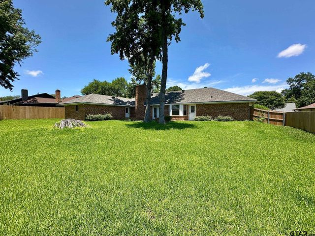 518 Meadow Creek Dr, Tyler, TX 75703