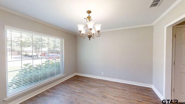 518 Meadow Creek Dr, Tyler, TX 75703