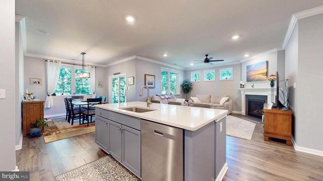 172 LAQUINTA DR, Egg Harbor Township, NJ 08234