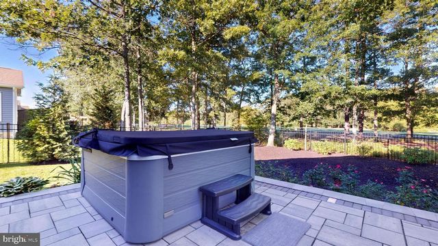 172 LAQUINTA DR, Egg Harbor Township, NJ 08234