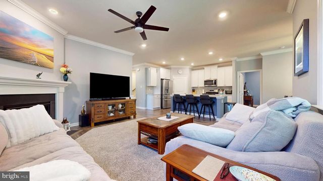 172 LAQUINTA DR, Egg Harbor Township, NJ 08234