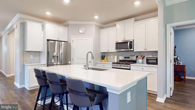 172 LAQUINTA DR, Egg Harbor Township, NJ 08234